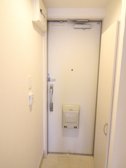 物件内観写真7　(玄関)