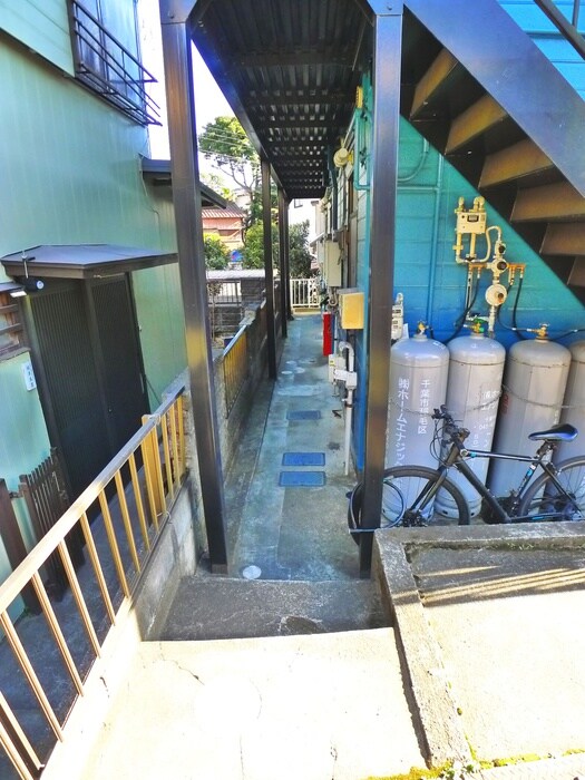 物件外観写真3　(エントランス部分)