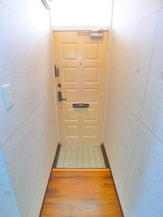 物件内観写真12　(玄関)