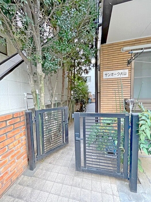 物件外観写真2　(エントランス部分)