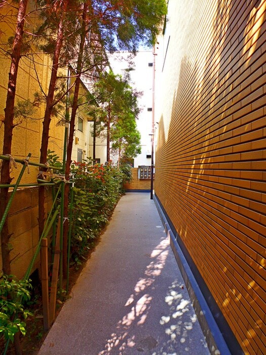 物件外観写真4　(エントランス部分)