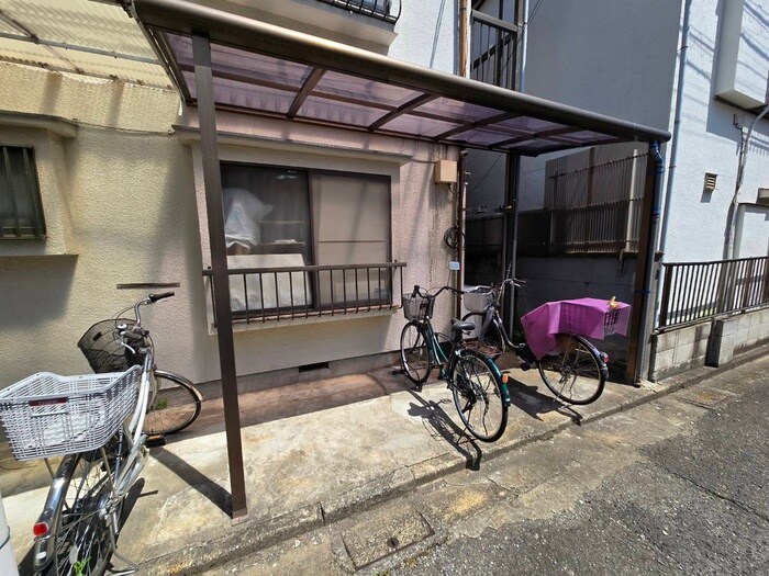 物件外観写真2　(駐輪場)