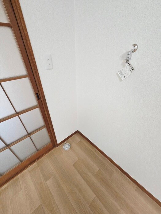 物件内観写真14　(洗濯機置場)