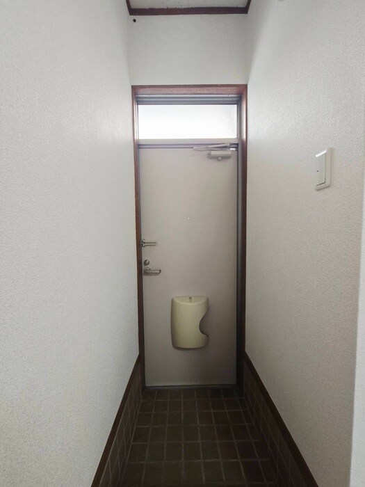 物件内観写真18　(玄関)