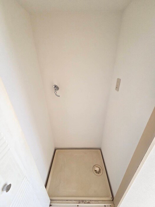 物件内観写真12　(洗濯機置場)