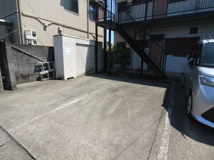 物件外観写真6　(駐車場)