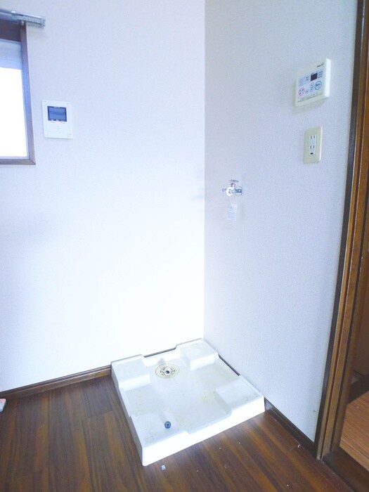 物件内観写真13　(洗濯機置場)