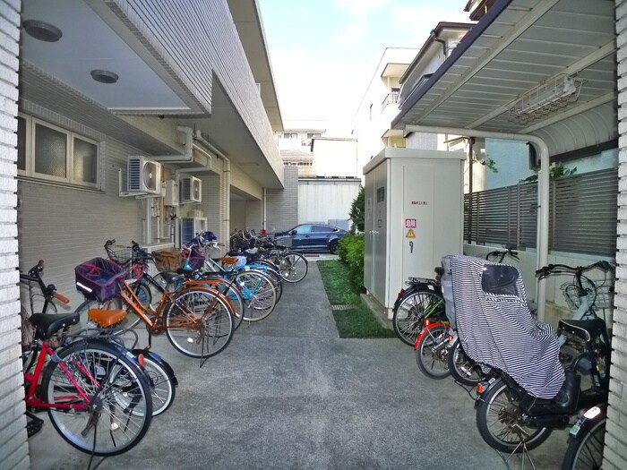 物件外観写真4　(駐輪場)