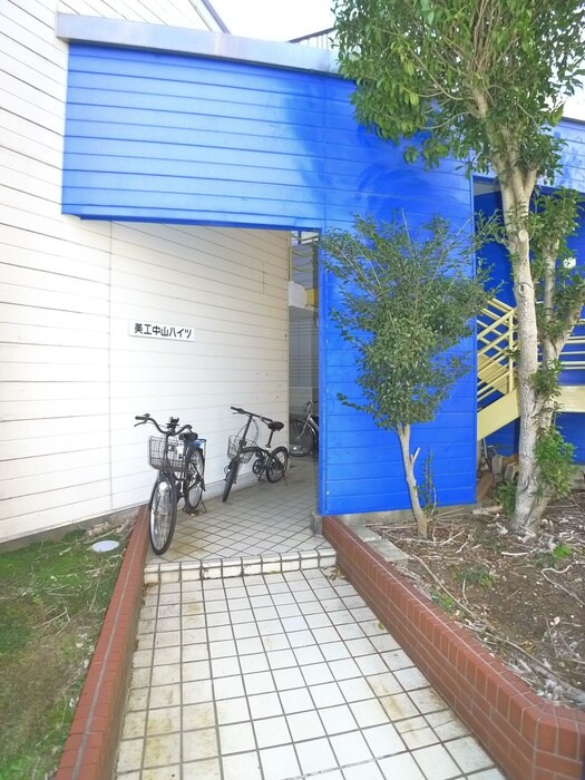 物件外観写真4　(エントランス部分)