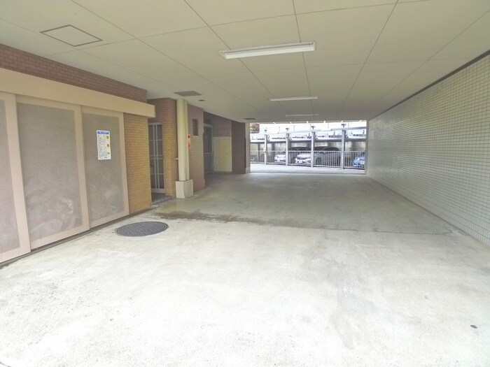 物件外観写真4　(駐車場)