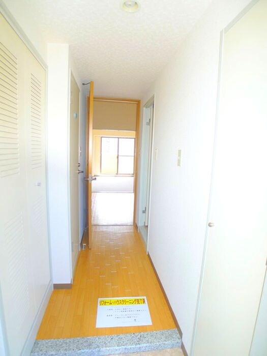 物件内観写真16　(玄関)