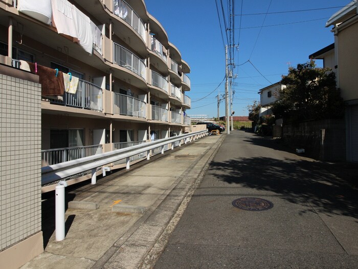 物件外観写真2　(駐車場)