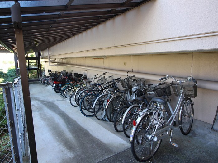 物件外観写真3　(駐輪場)