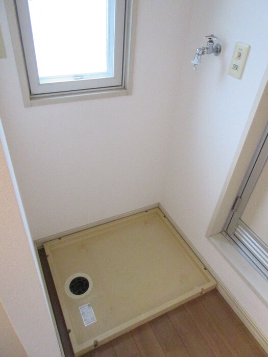 物件内観写真9　(洗濯機置場)