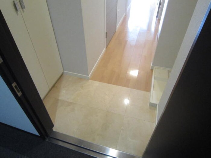 物件内観写真7　(玄関)