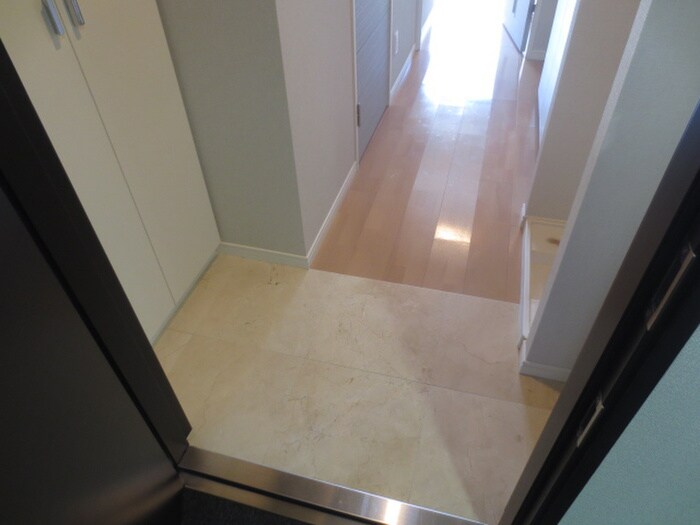 物件内観写真12　(玄関)