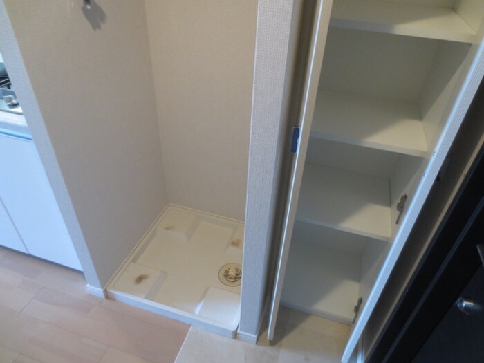 物件内観写真13　(洗濯機置場)