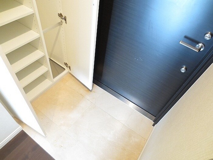 物件内観写真16　(玄関)