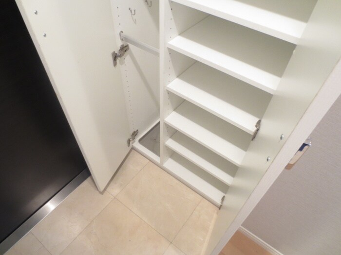 物件内観写真18　(玄関)