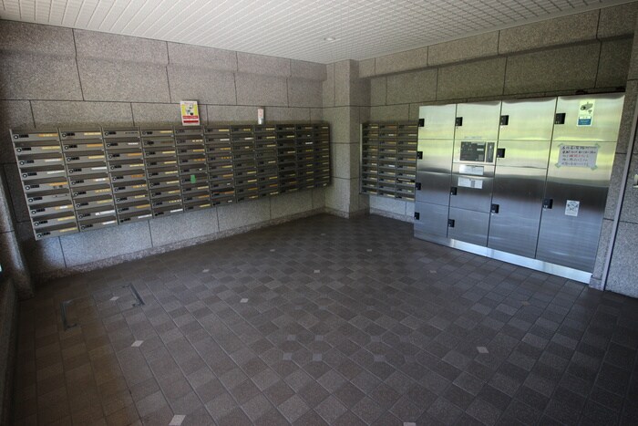 物件外観写真5　(エントランス部分)