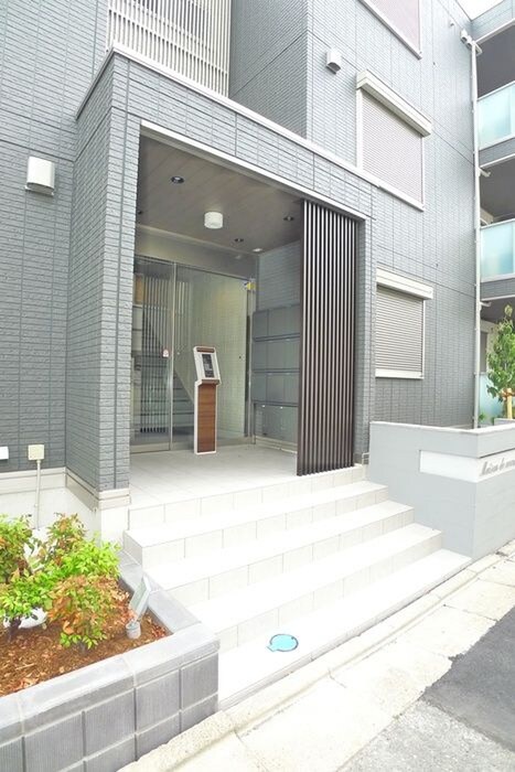 物件外観写真5　(エントランス部分)