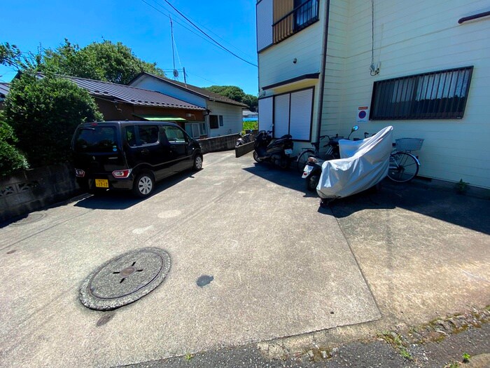 物件外観写真4　(駐車場)