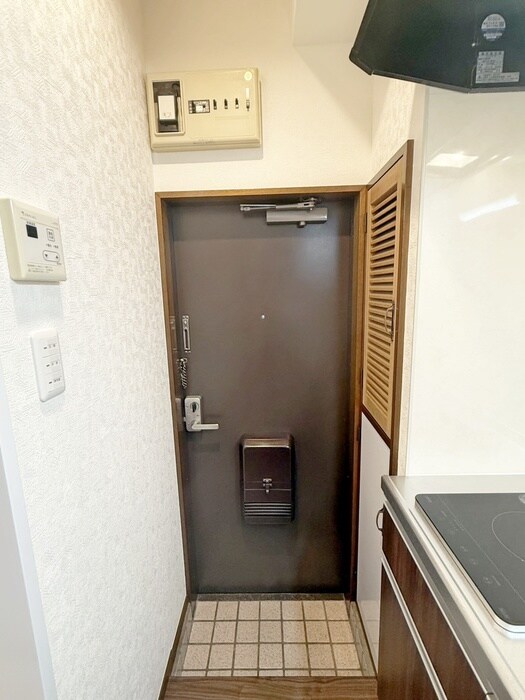 物件内観写真18　(玄関)