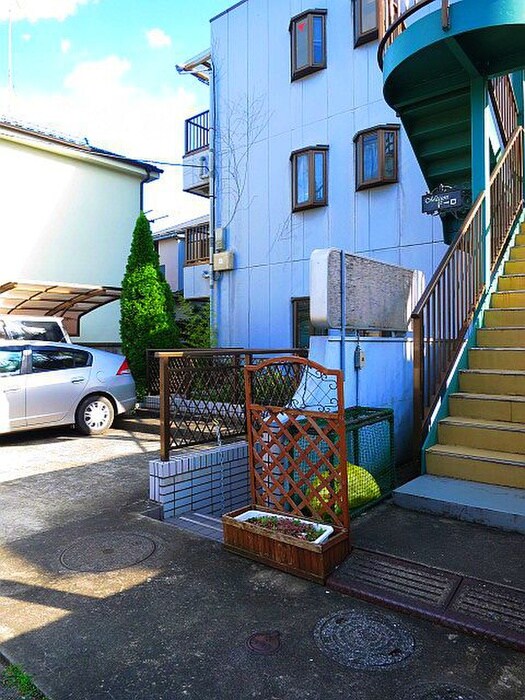 物件外観写真2　(エントランス部分)