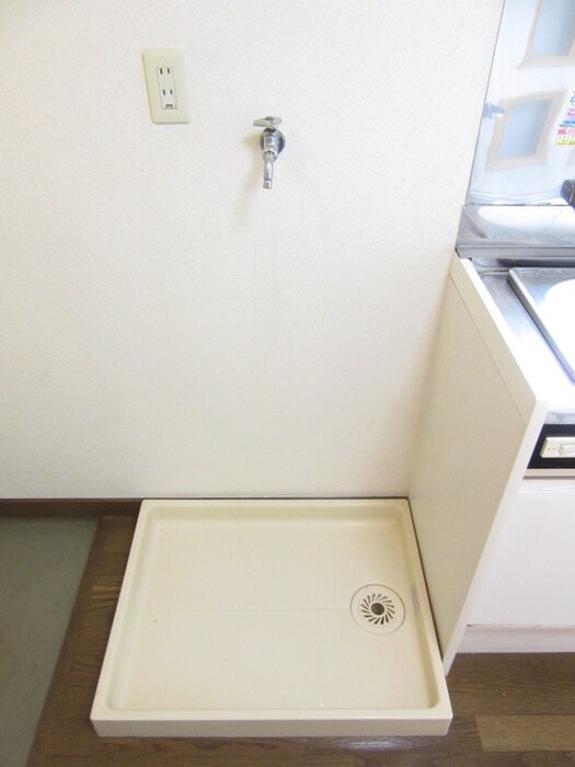 物件内観写真8　(洗濯機置場)