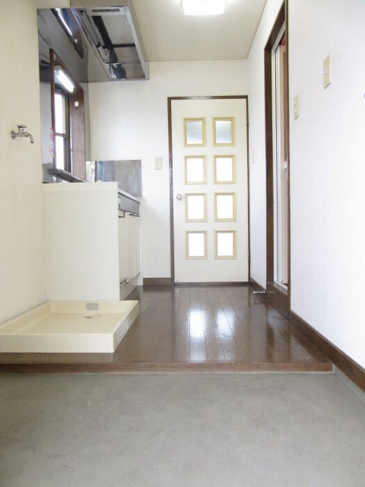 物件内観写真13　(玄関)
