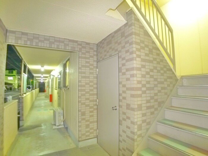 物件外観写真3　(エントランス部分)