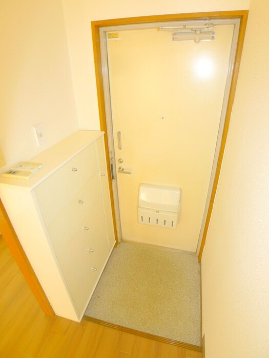 物件内観写真16　(玄関)