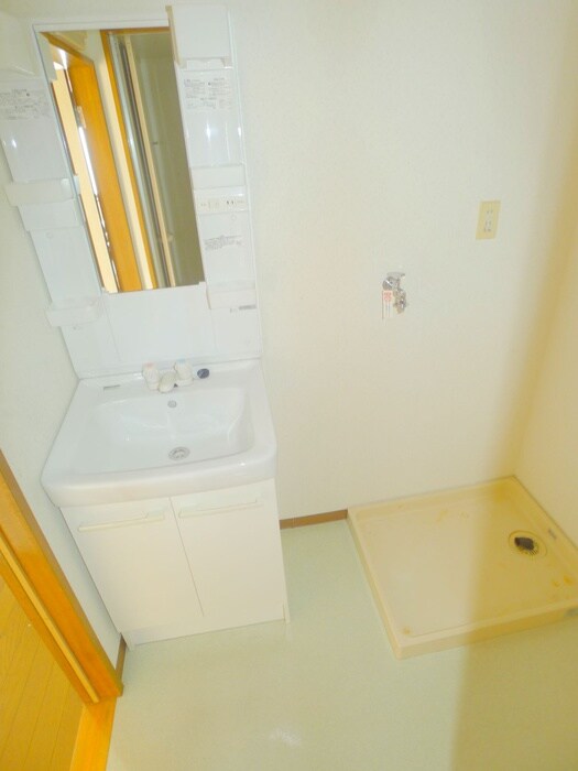 物件内観写真17　(洗濯機置場)