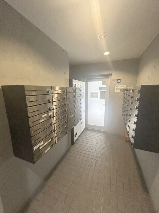 物件外観写真6　(エントランス部分)