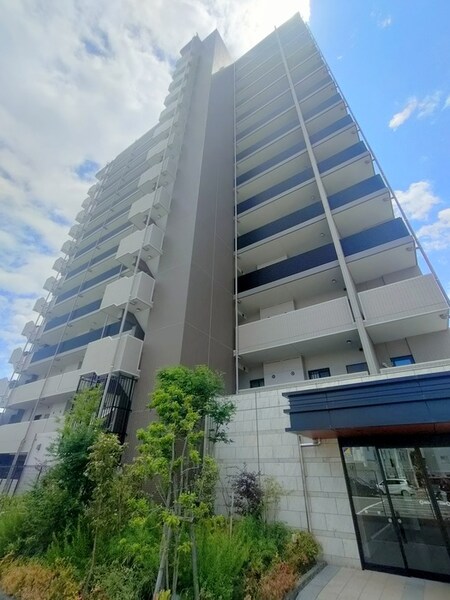 ｻﾝｸﾚｲﾄﾞﾙ岩槻ｽﾃｰｼｮﾝｳｨｽﾞ(305)外観写真