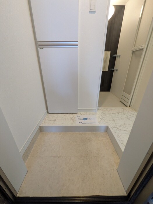 物件内観写真16　(玄関)