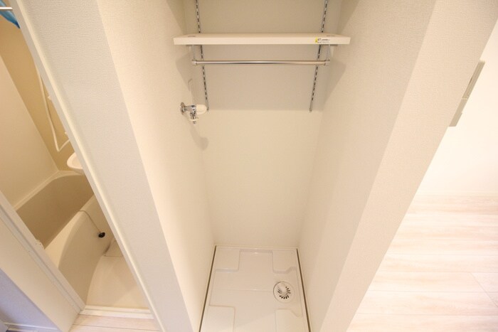 物件内観写真12　(洗濯機置場)