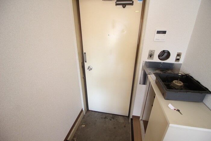 物件内観写真16　(玄関)