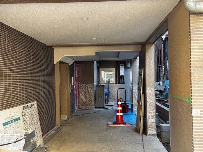 物件外観写真5　(エントランス部分)