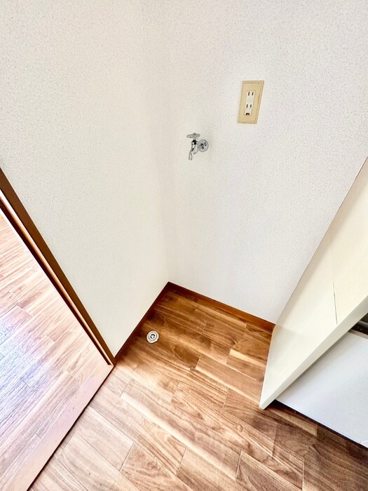 物件内観写真15　(洗濯機置場)