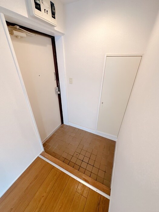 物件内観写真15　(玄関)