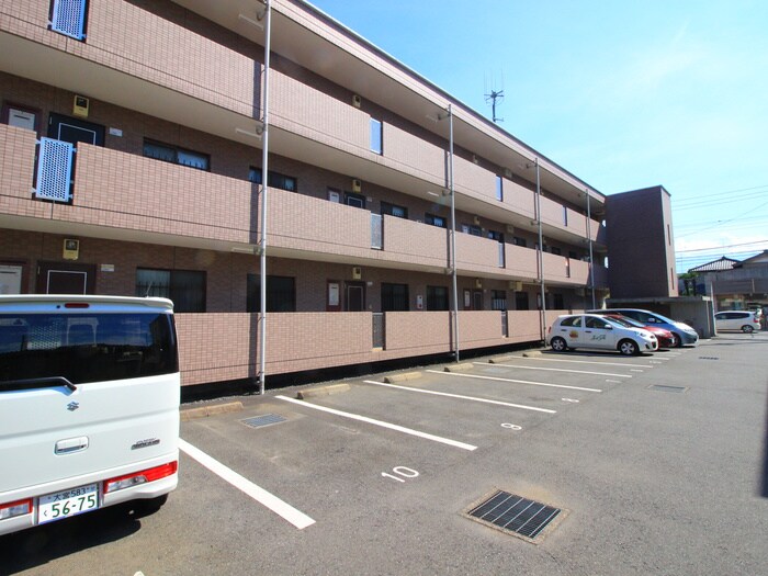 物件外観写真2　(駐車場)