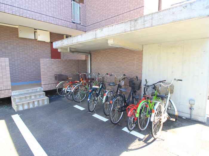 物件外観写真3　(駐輪場)