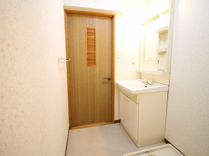 物件内観写真13　(洗濯機置場)