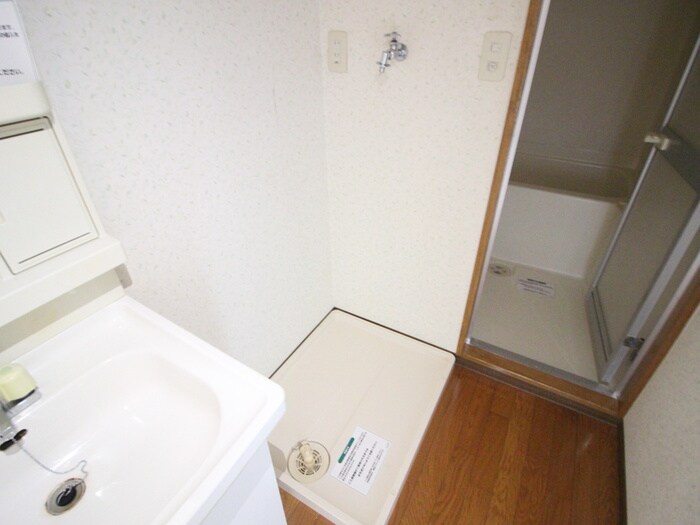 物件内観写真17　(洗濯機置場)