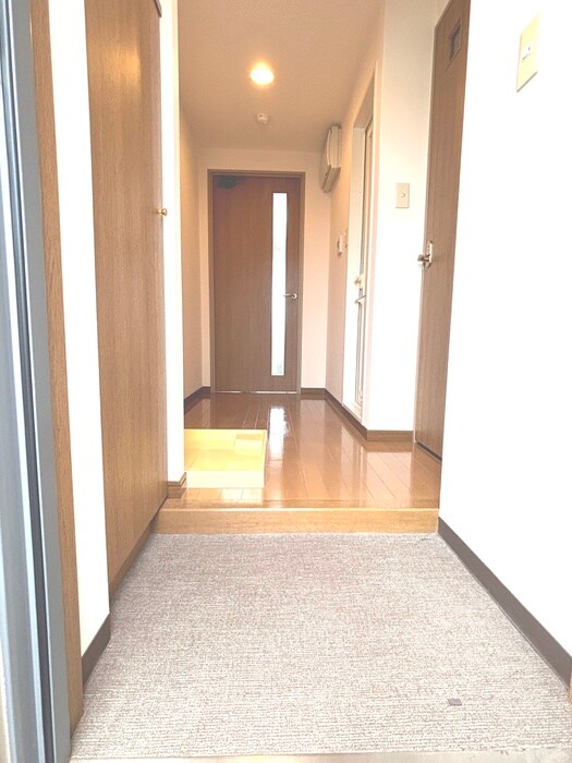 物件内観写真7　(玄関)