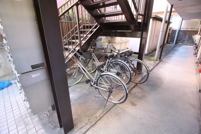物件外観写真3　(駐輪場)
