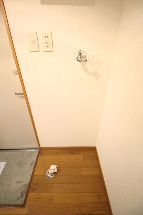 物件内観写真14　(洗濯機置場)