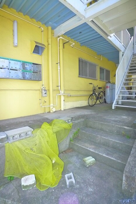 物件外観写真4　(エントランス部分)