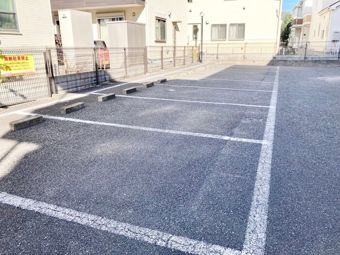 物件外観写真6　(駐車場)